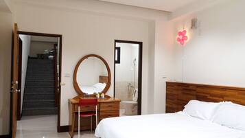 House, 3 Bedrooms (C) | 3 bedrooms, desk, laptop workspace, blackout drapes