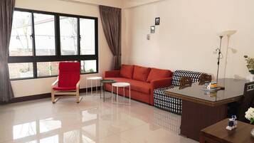 House, 3 Bedrooms (A) | 3 bedrooms, desk, laptop workspace, blackout curtains