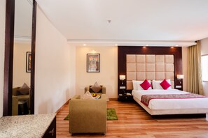Sábanas de algodón egipcio, ropa de cama de alta calidad y minibar 