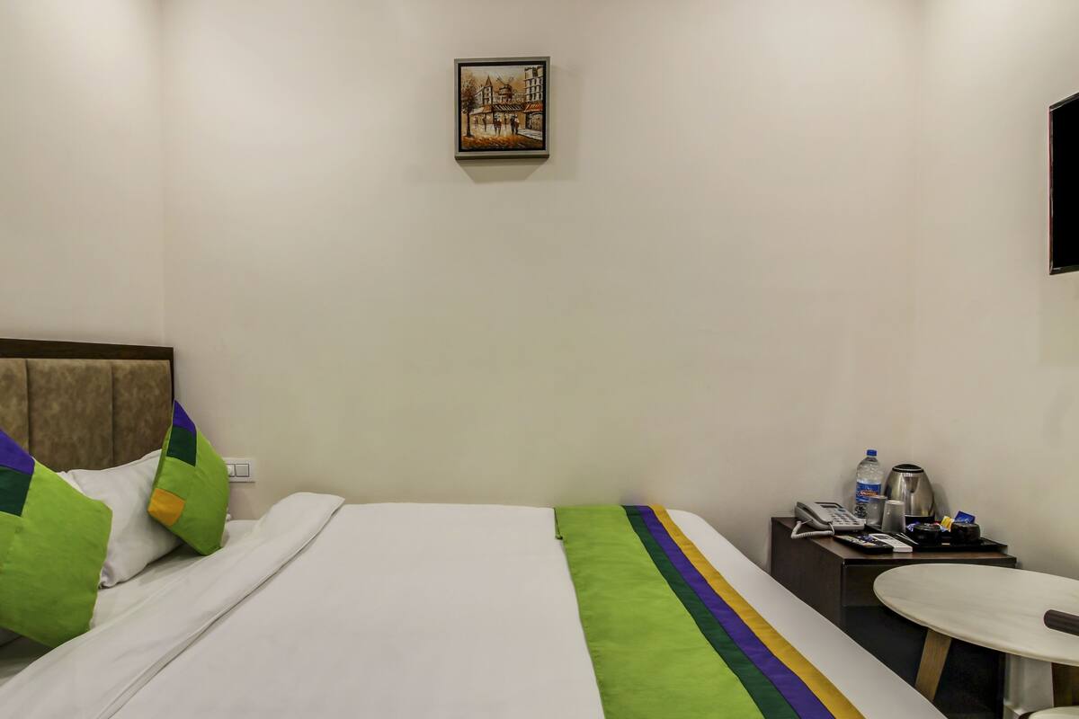 Quarto básico | Ferros/tábuas de passar roupa, Wi-Fi de cortesia, roupa de cama