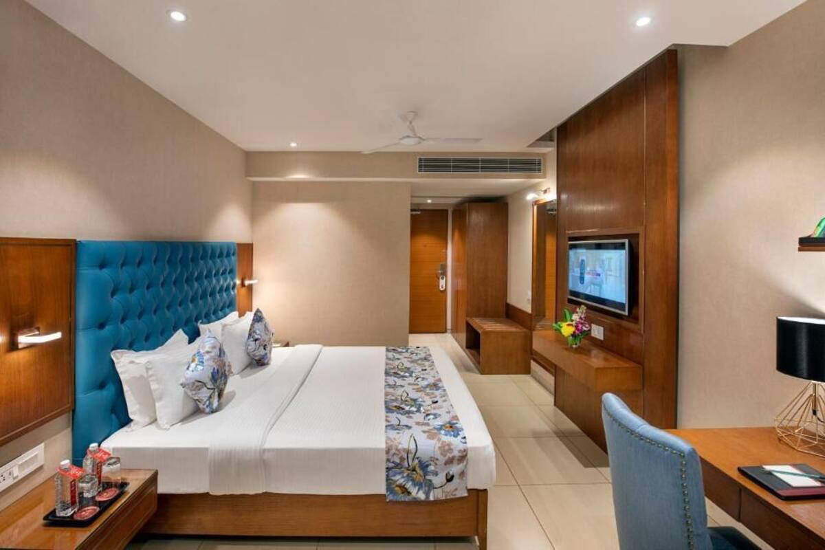 Minibar, in-room safe, desk, blackout curtains