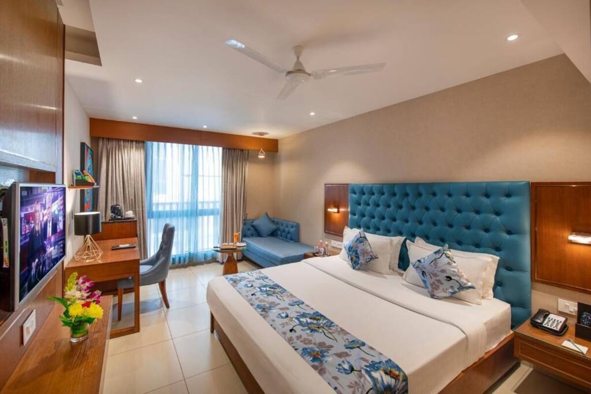 Minibar, in-room safe, desk, blackout curtains