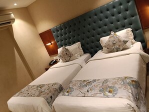 Executive Twin Room | Minibar, in-room safe, desk, blackout drapes