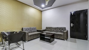 Premium Room With Mini Fridge - Treebo Sahara Suites (Bengaluru)
