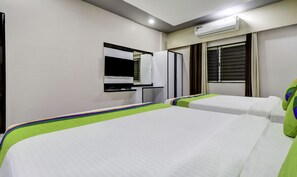 Premium Room With Mini Fridge | Meja kerja, tempat tidur lipat/tambahan, Wi-Fi gratis, dan seprai linen
