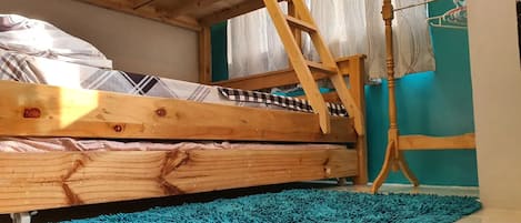 1 habitación, escritorio, tabla de planchar con plancha y wifi gratis