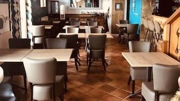 Sudah termasuk sarapan prasmanan setiap hari