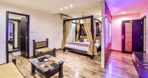 Minibar, soundproofing, free WiFi, bed sheets