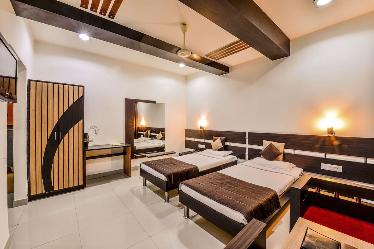 Minibar, soundproofing, WiFi (free), bed sheets