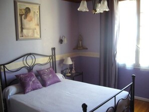 Habitación doble superior, tina | Decoración personalizada, muebles diferentes y insonorización 