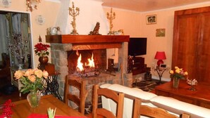 Dining - Chambres d'Hotes Al Camp d'Espalougues (Ur)