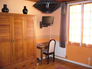 Superior Double Room (Shower) | Room amenity