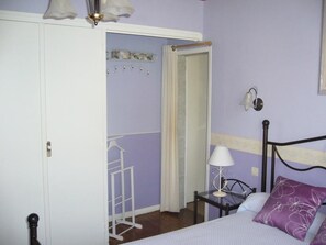 Superior Double Room, Bathtub