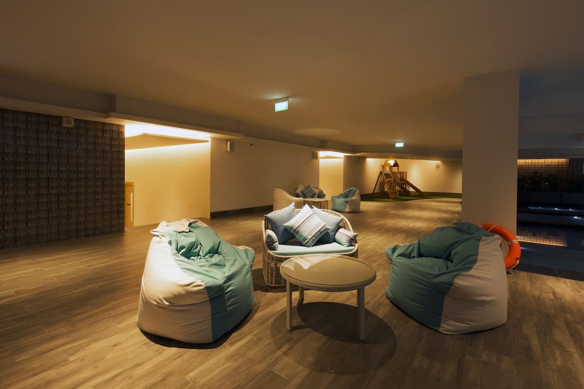 indoor pool, pool loungers