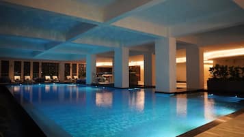 Indoor pool, pool loungers