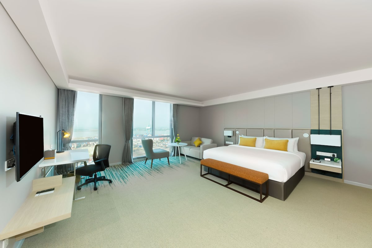 Deluxe King Room with River View