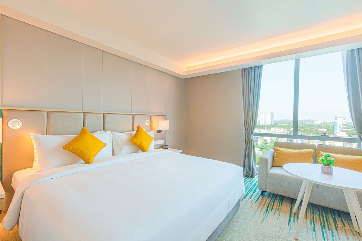 Junior Suite with Pagoda View