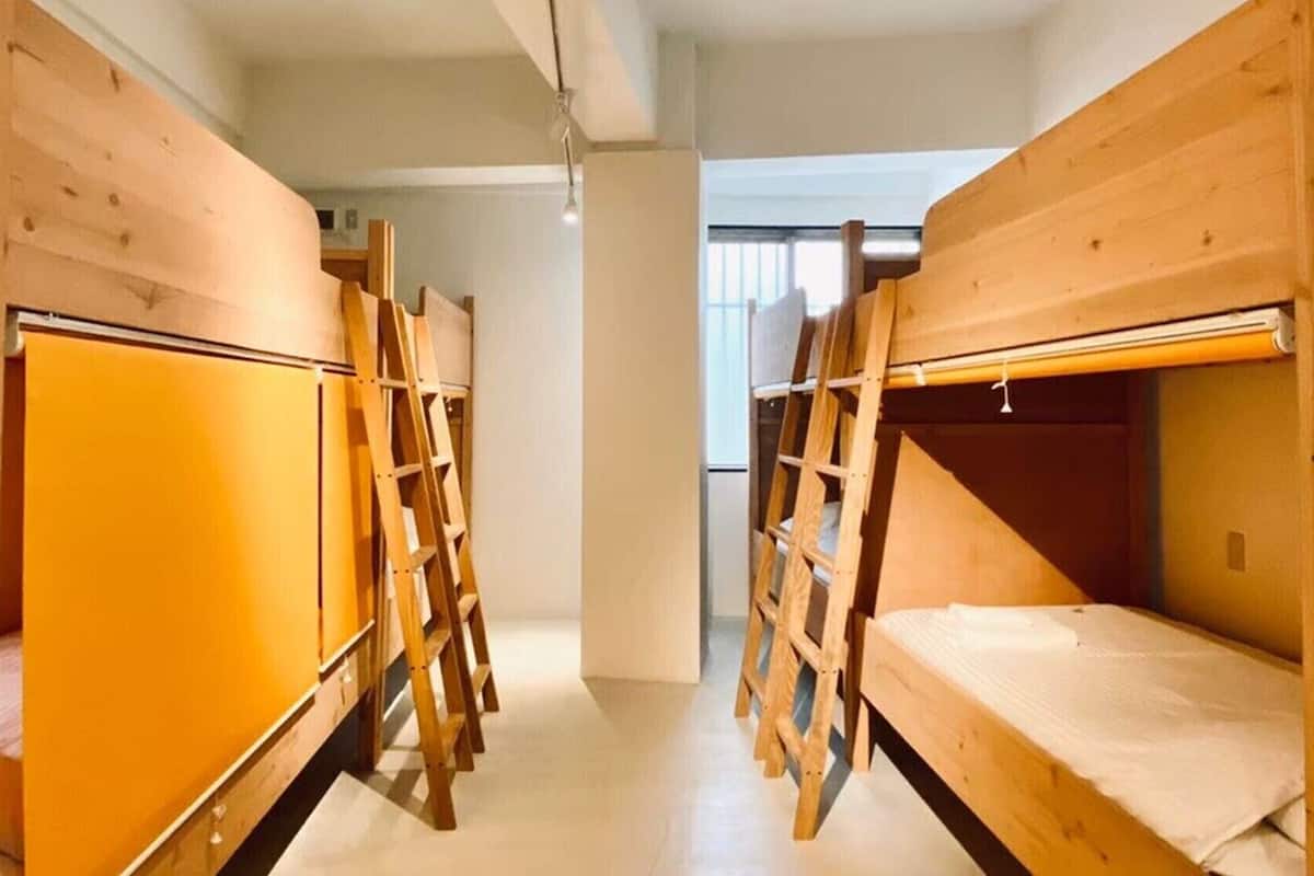 واي فاي مجانًا وملاءات أسرّة
