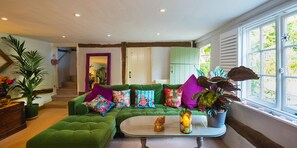 Clements Cottage | Living area - Samsara Retreat and Yoga - Adults Only (Maidstone)