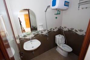 A bathroom with a glass-enclosed sink, a toilet, and a shower. - Flaco Hostel Sapa (Sa Pa)