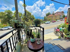 Vista frontal de la propiedad