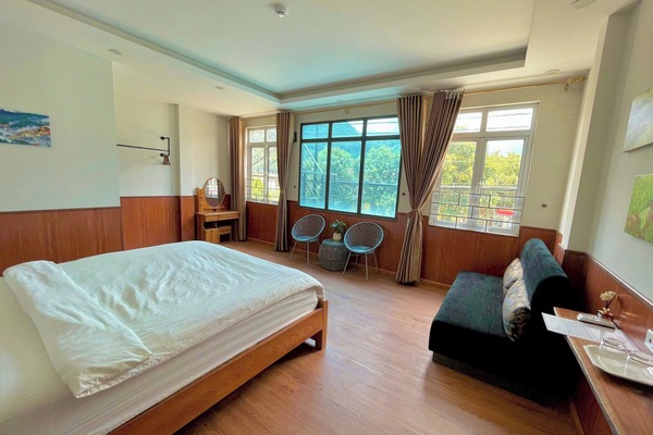 Deluxe Double Room | Laptop workspace, blackout drapes, free WiFi, bed sheets