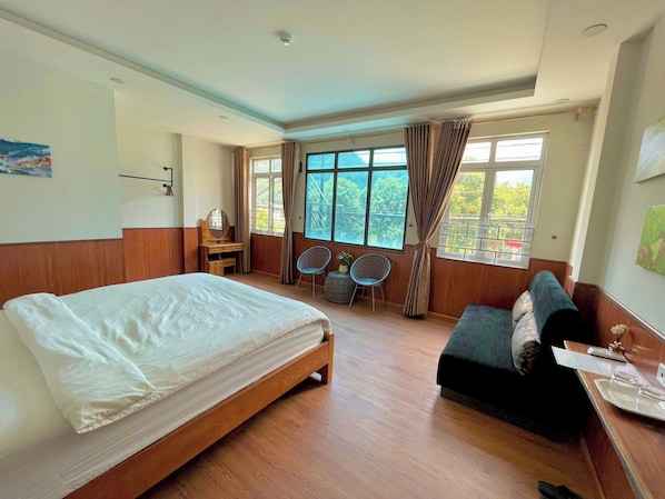 Habitación doble Deluxe | Espacio para trabajar con laptop, cortinas blackout y wifi gratis 