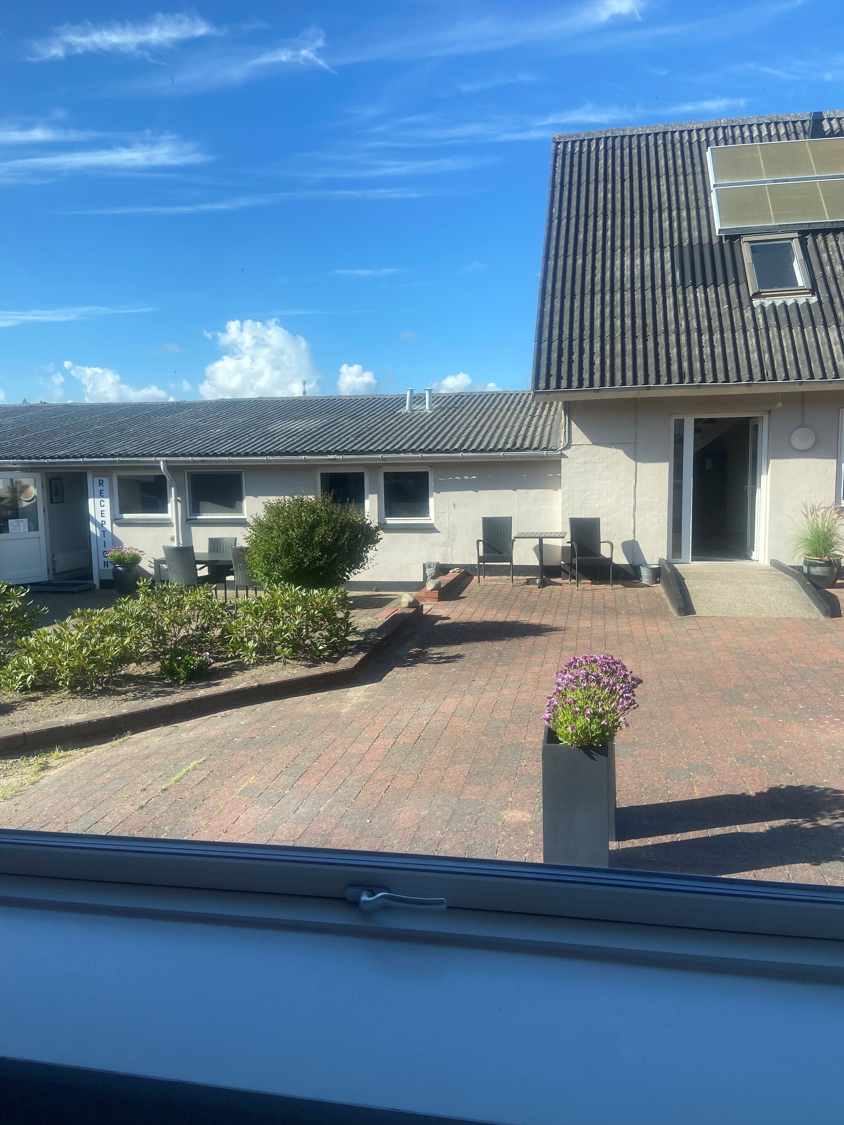 standard twin room, ensuite (incl. towels/linen) | courtyard view