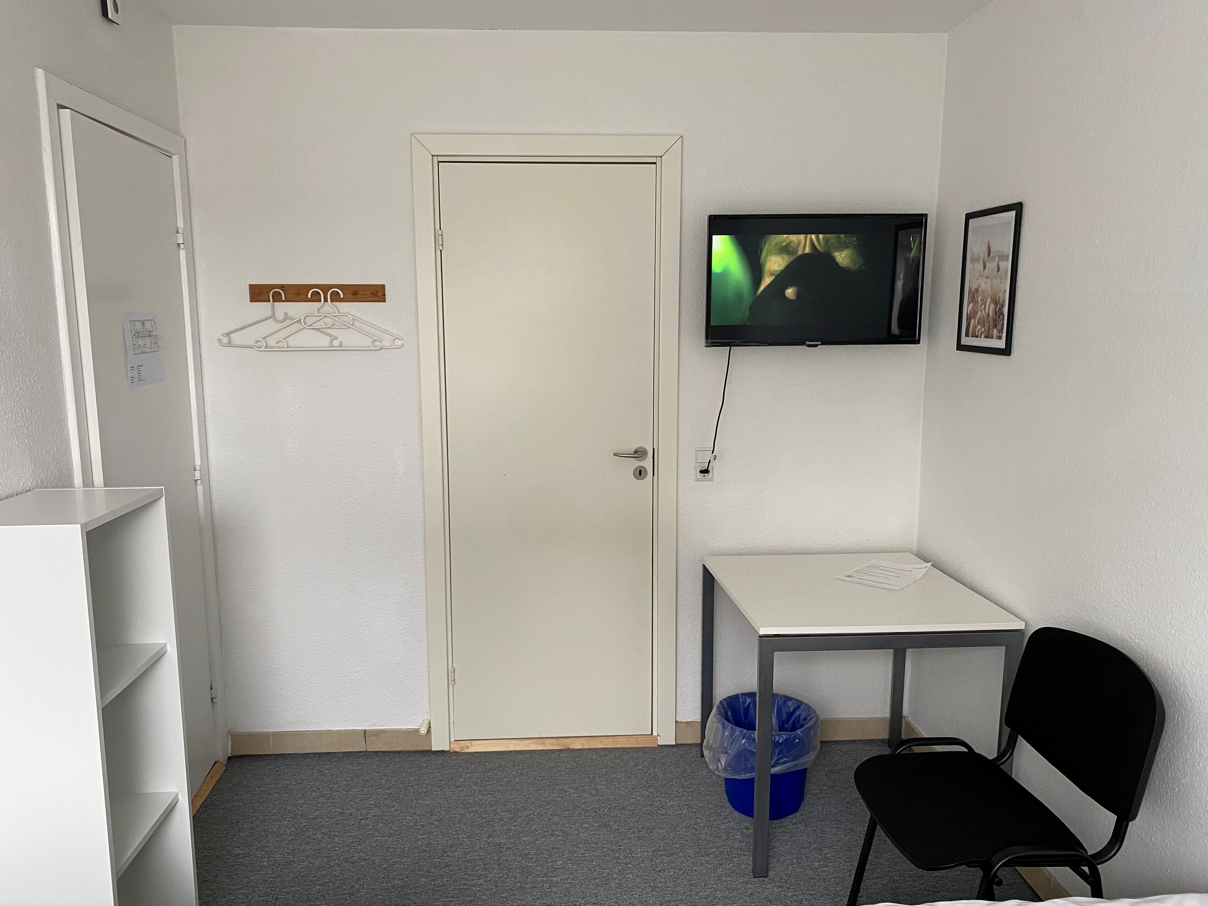 standard twin room, ensuite (incl. towels/linen) | television