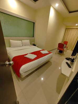Rollaway beds, bed sheets - La Fortuna Resort and Spa (Mahabaleshwar)