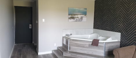 Romantic Suite, 1 Queen Bed, Non Smoking | Private spa tub