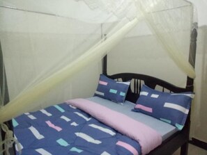 Deluxe Double Room | Individually decorated, desk, laptop workspace, bed sheets