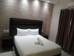 Studio (Self catering) | Premium bedding, down duvets, individually decorated