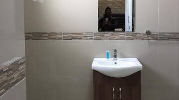 Luxury Room | Bathroom sink