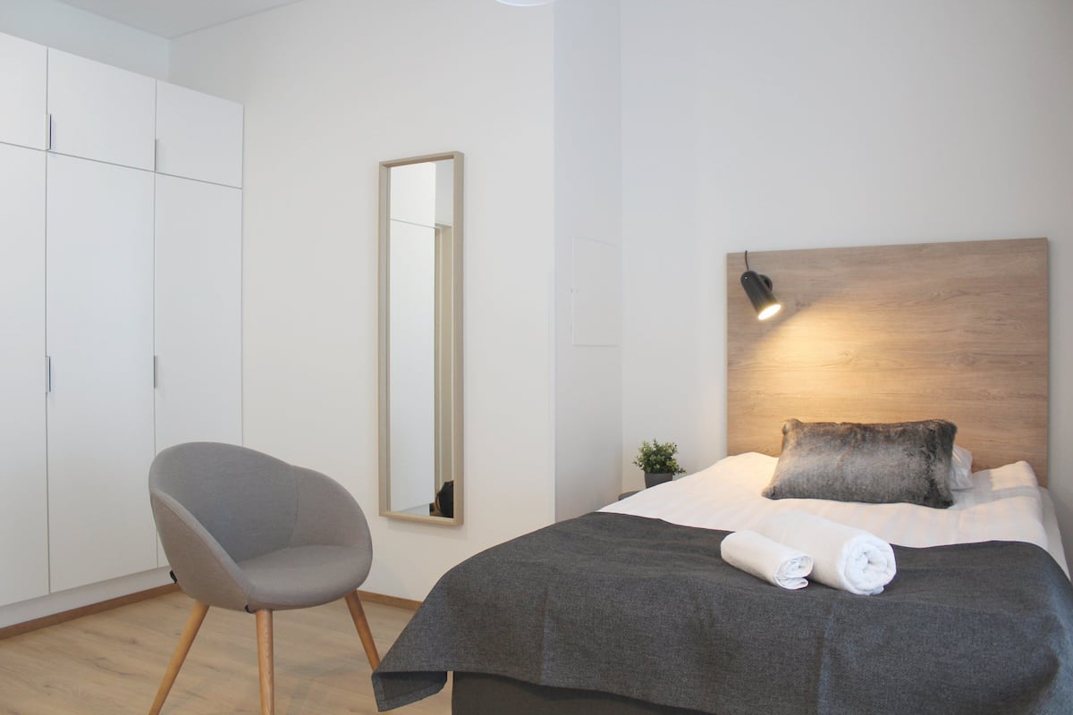 Estudio (for 1) | 2 habitaciones, insonorización y tabla de planchar con plancha
