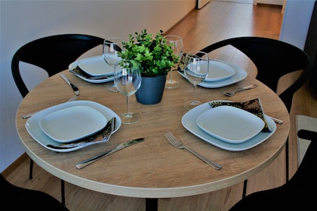 Apartment, 1 Bedroom | Private kitchenette | Fridge, microwave, oven, stovetop