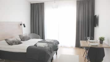 Studio (for 2) | Soundproofing, iron/ironing board, free WiFi, bed sheets