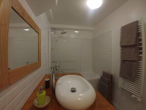 Combined shower/tub, hair dryer
