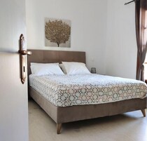 Caja de seguridad en la habitación y escritorio 