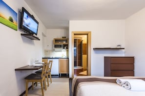 Studio (2) | Private kitchen | Fridge, oven, stovetop, dishwasher - Apartmány DREAMS (Besenova)