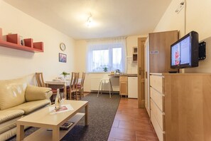 Apartment (5) | Private kitchen | Fridge, oven, stovetop, dishwasher - Apartmány DREAMS (Besenova)