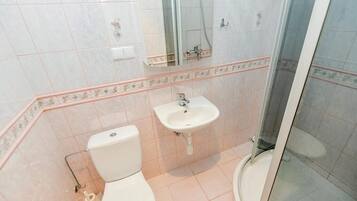 Double Room | Bilik Mandi | Tuala disediakan, sabun, tisu tandas