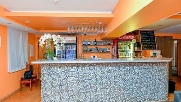Bar (trong khuôn viên)
