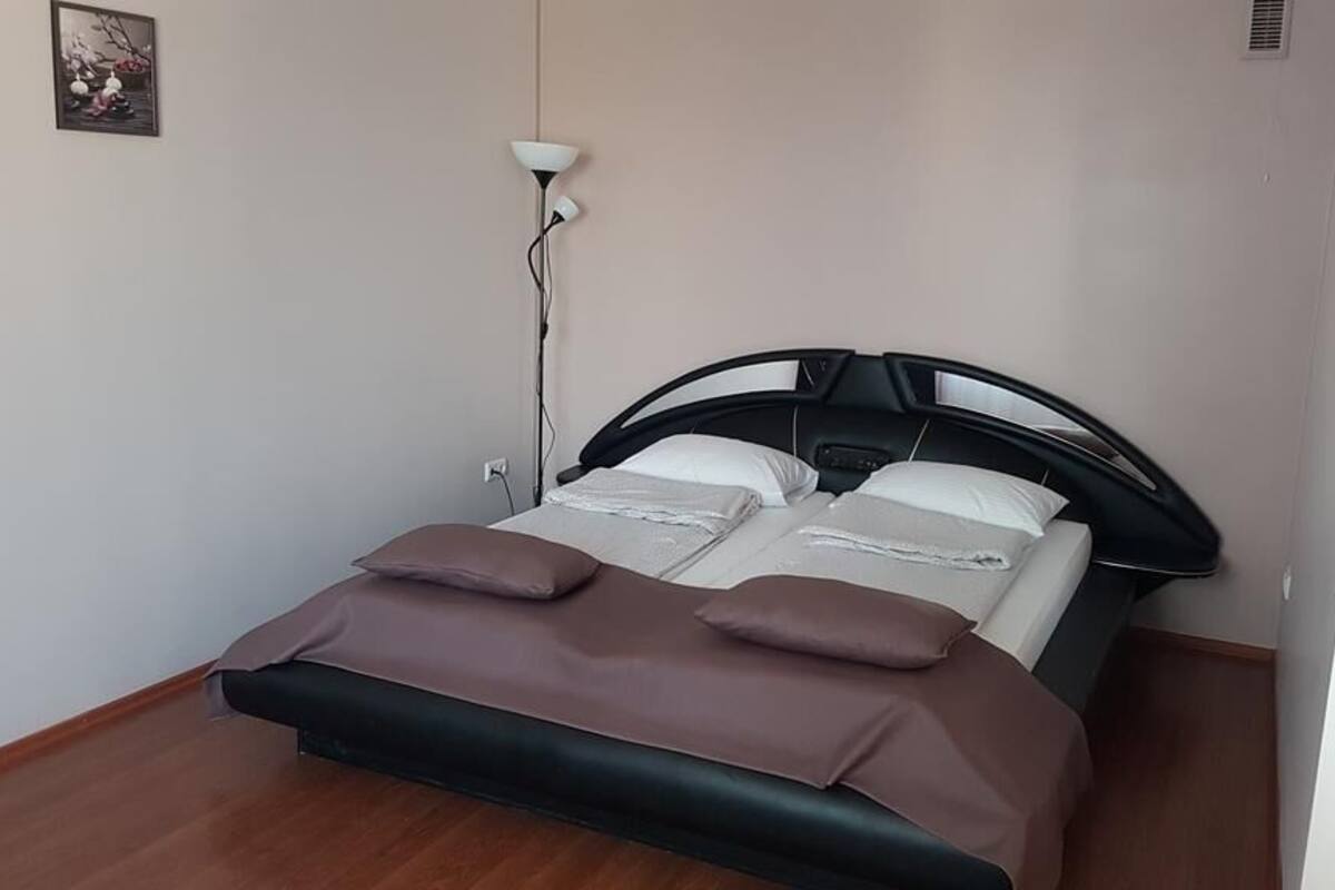 Dobbeltrom (with extra bed) | Skrivebord, wi-fi (inkludert) og sengetøy