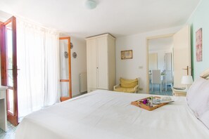Apartment, 1 Bedroom (Corallo) | Individually decorated, individually furnished, iron/ironing board - Villa Giolù (Portoferraio)