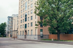 Vista frontal de la propiedad