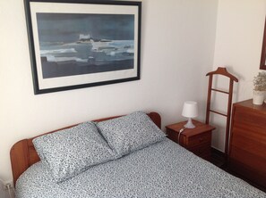 3 bedrooms, iron/ironing board, travel crib, free WiFi