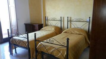 ميني بار وواي فاي مجانًا وملاءات أسرّة