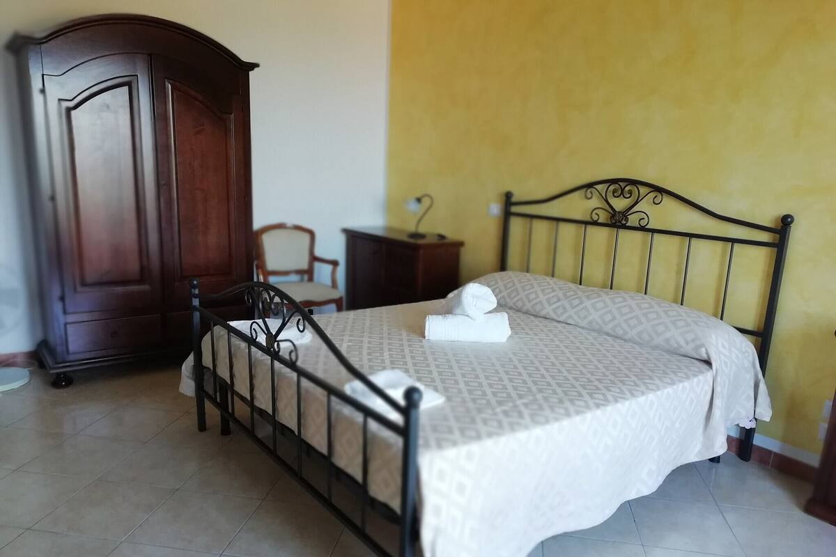 Minibar, accès au Wi-Fi (inclus), literie fournie