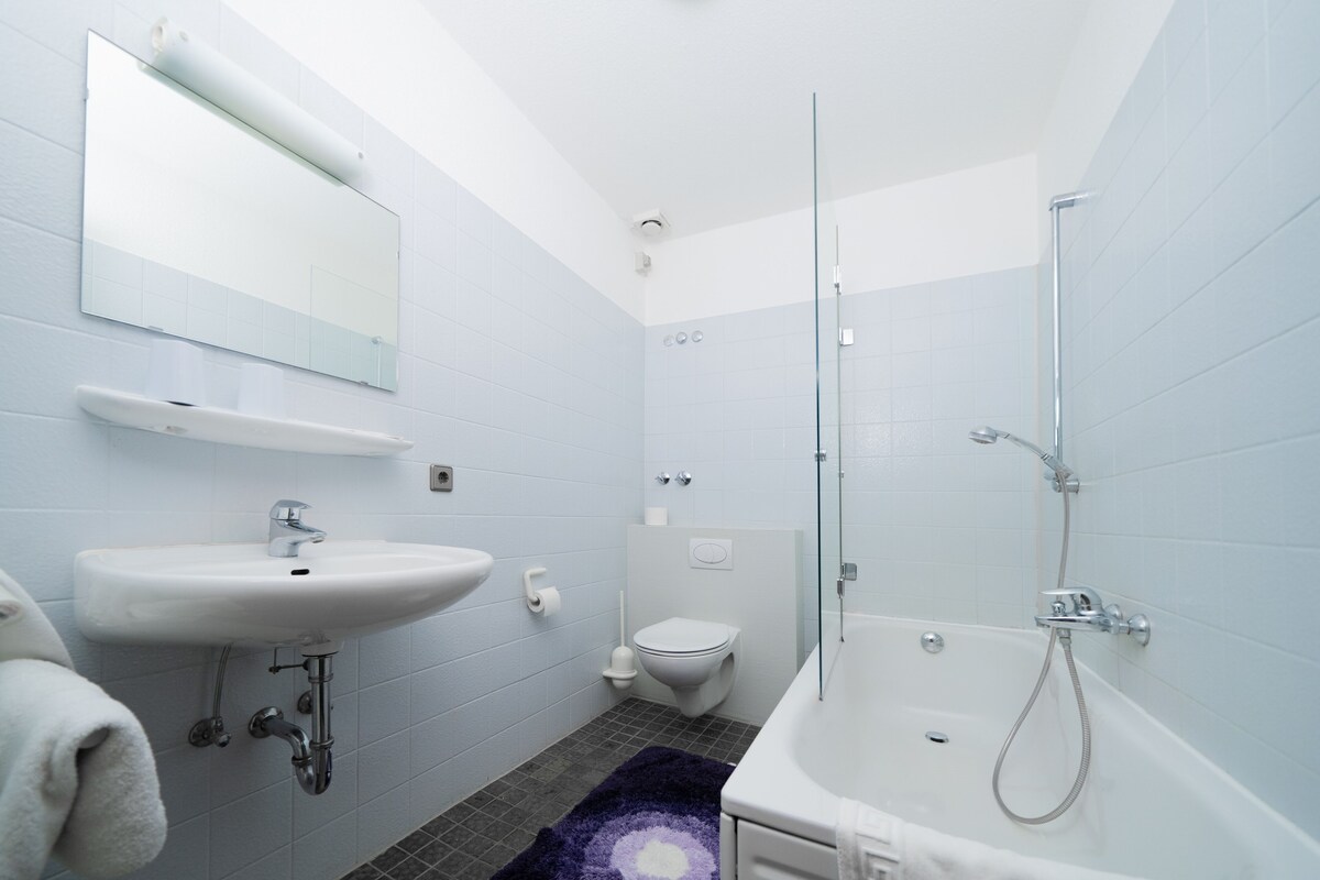 A bathroom with a sink, toilet, and bathtub.